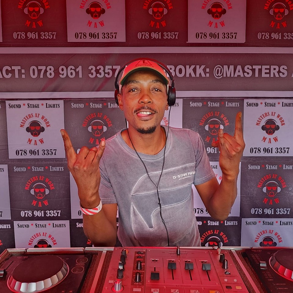 DJ